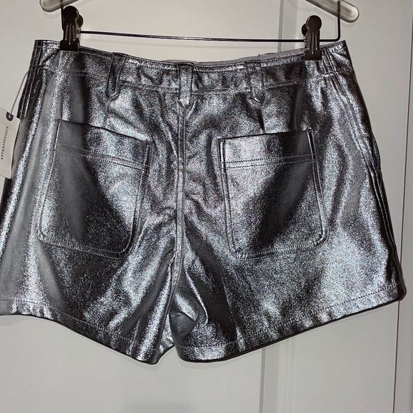 NWT! ANTHROPOLOGIE Silver Metallic Faux Leather Shorts Size 6 - Picture 7 of 13